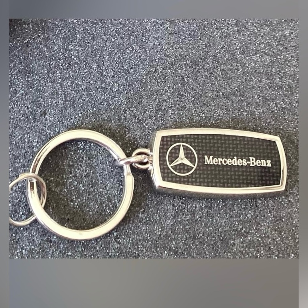 🍁 New Mercedes-Benz Black and Silver Key Fob
